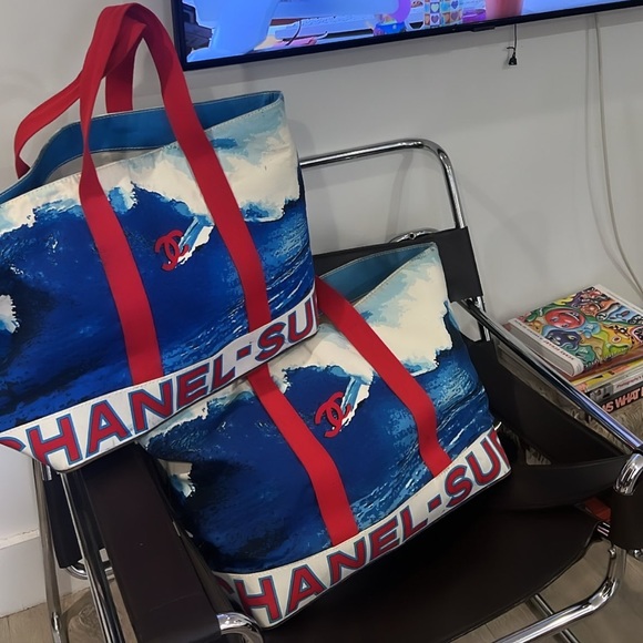 Chanel 2002 Surf Tote XL - Picture 2 of 2